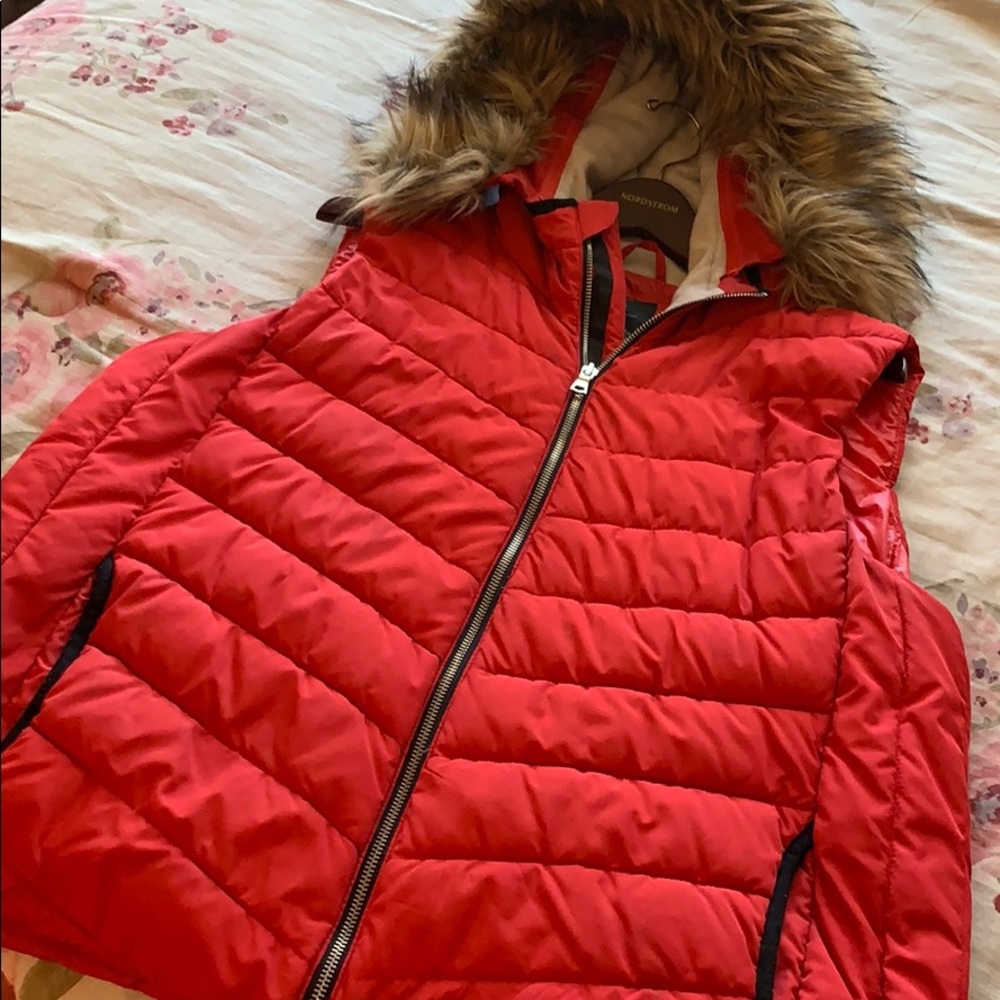 Gap puff red vest with fur hoodie xl